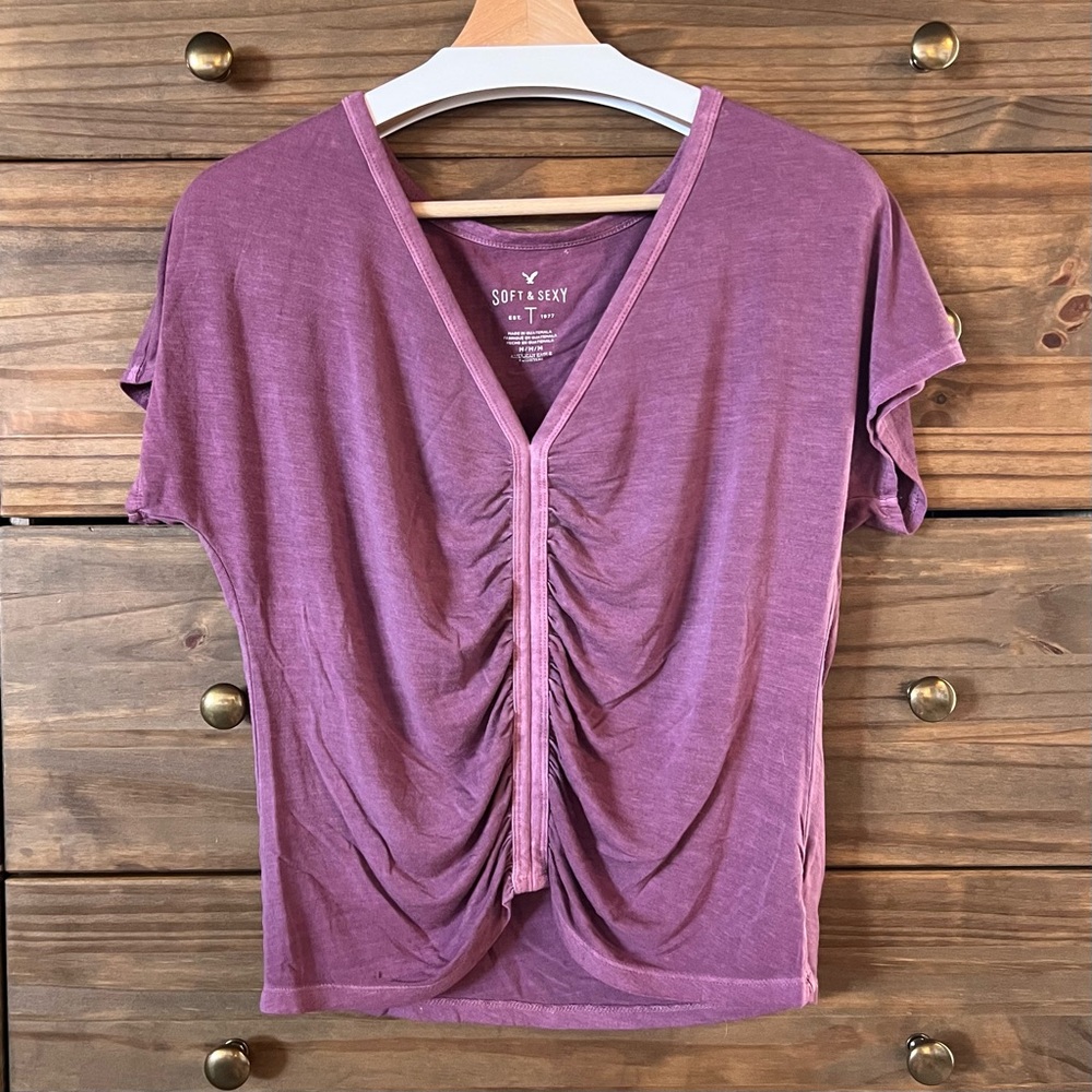 AE Soft & Sexy V-Neck Rouched Tee M